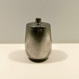 Tinbæger med låg