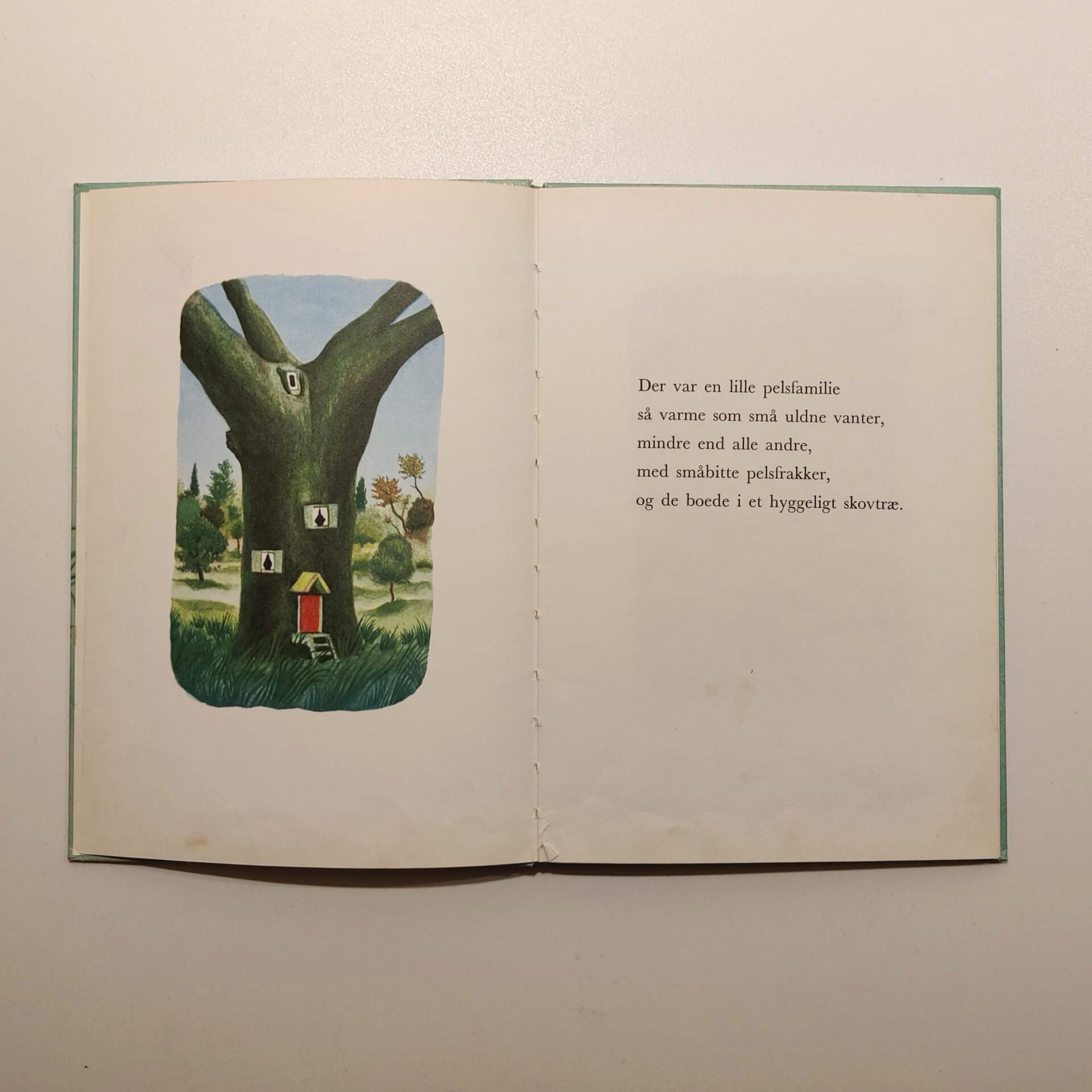 Den lille pelsfamilie af Margaret Wise Brown - Billede 2