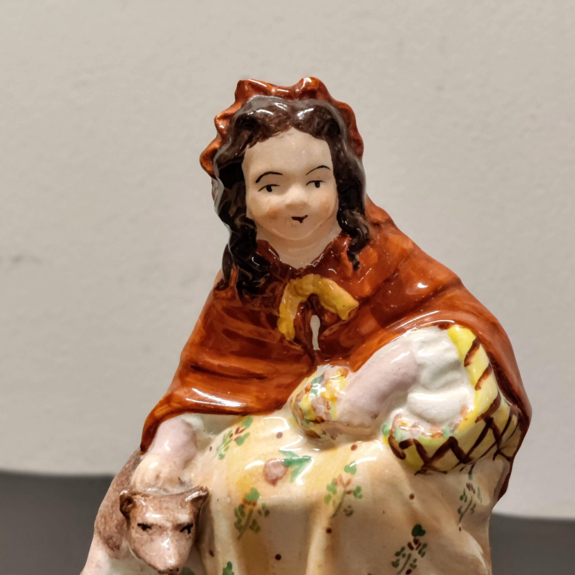 Staffordshire figur "Den lille Rødhætte" - Billede 3