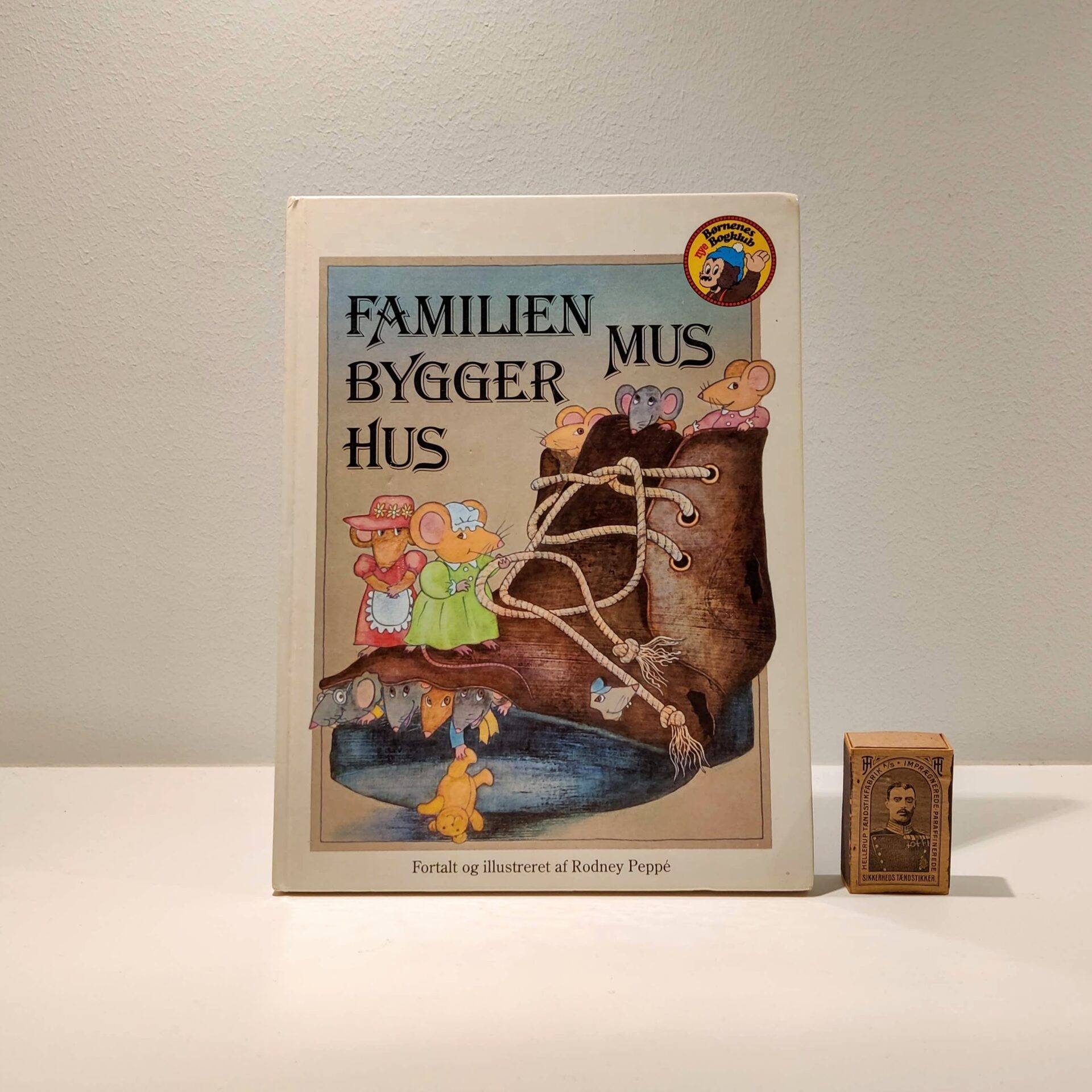 Familien Mus bygger hus