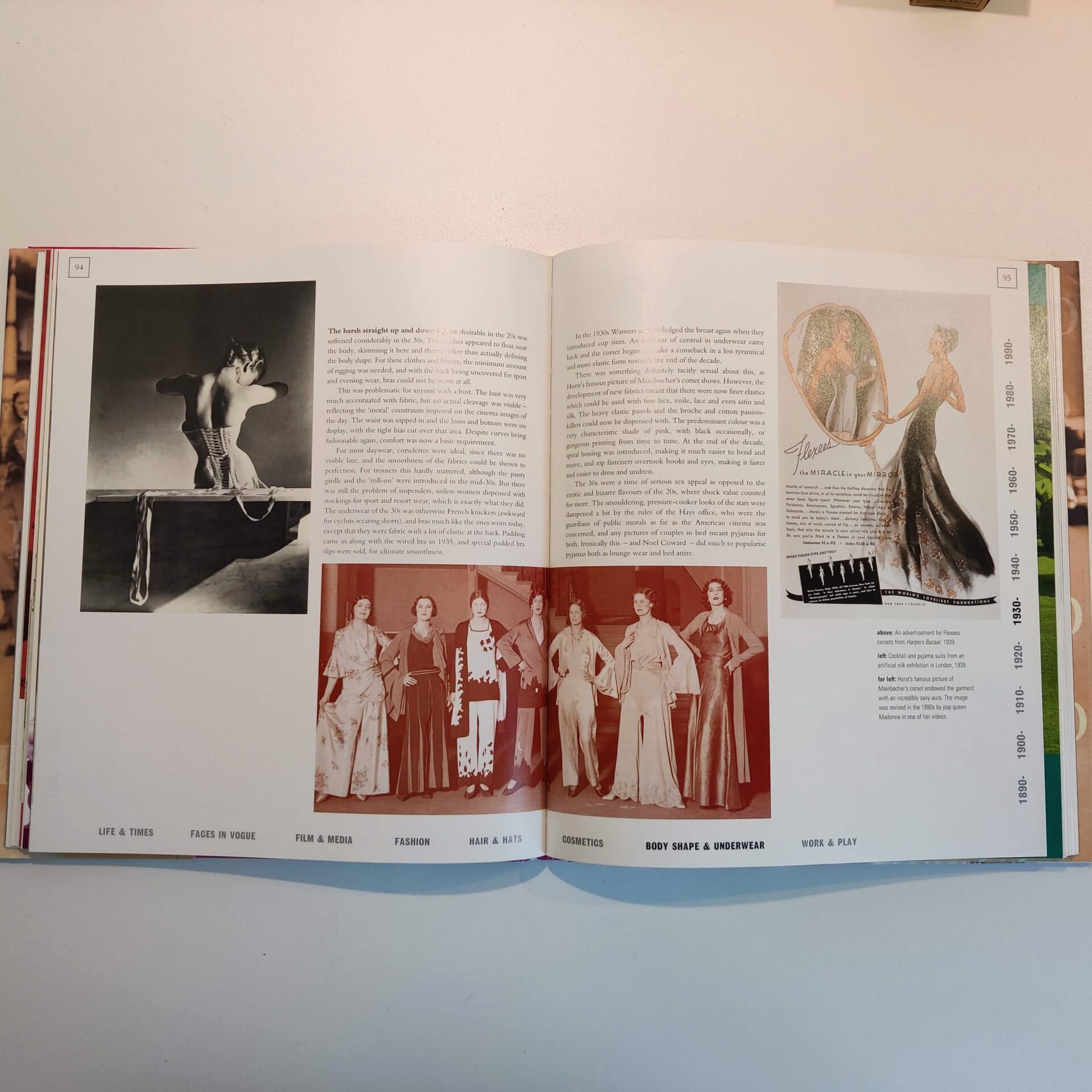 Decades of Beauty : the changing image of women 1890s - 1990s af Kate Mulvey og Melissa Richards - Billede 2