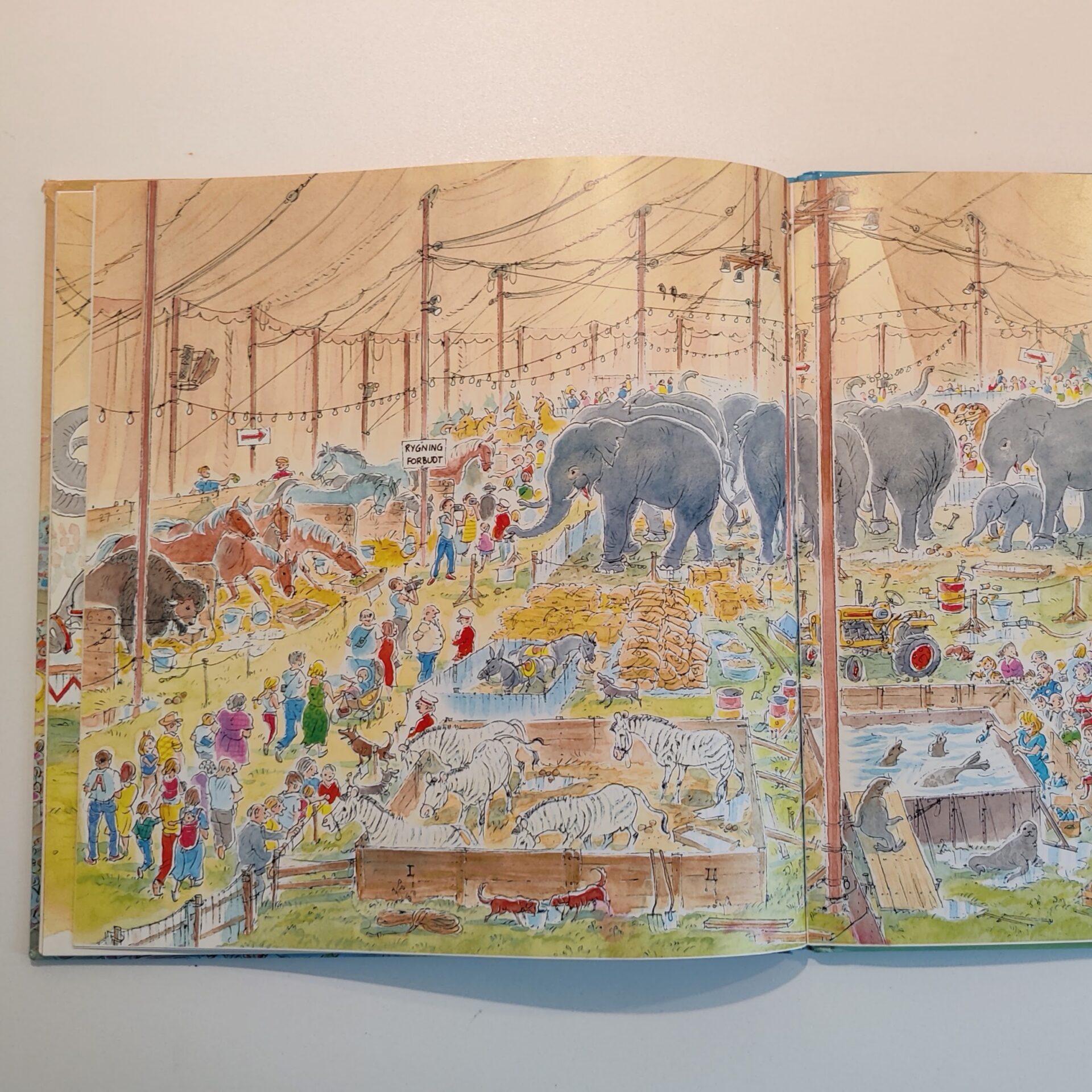 Cirkus! af Peter Spier