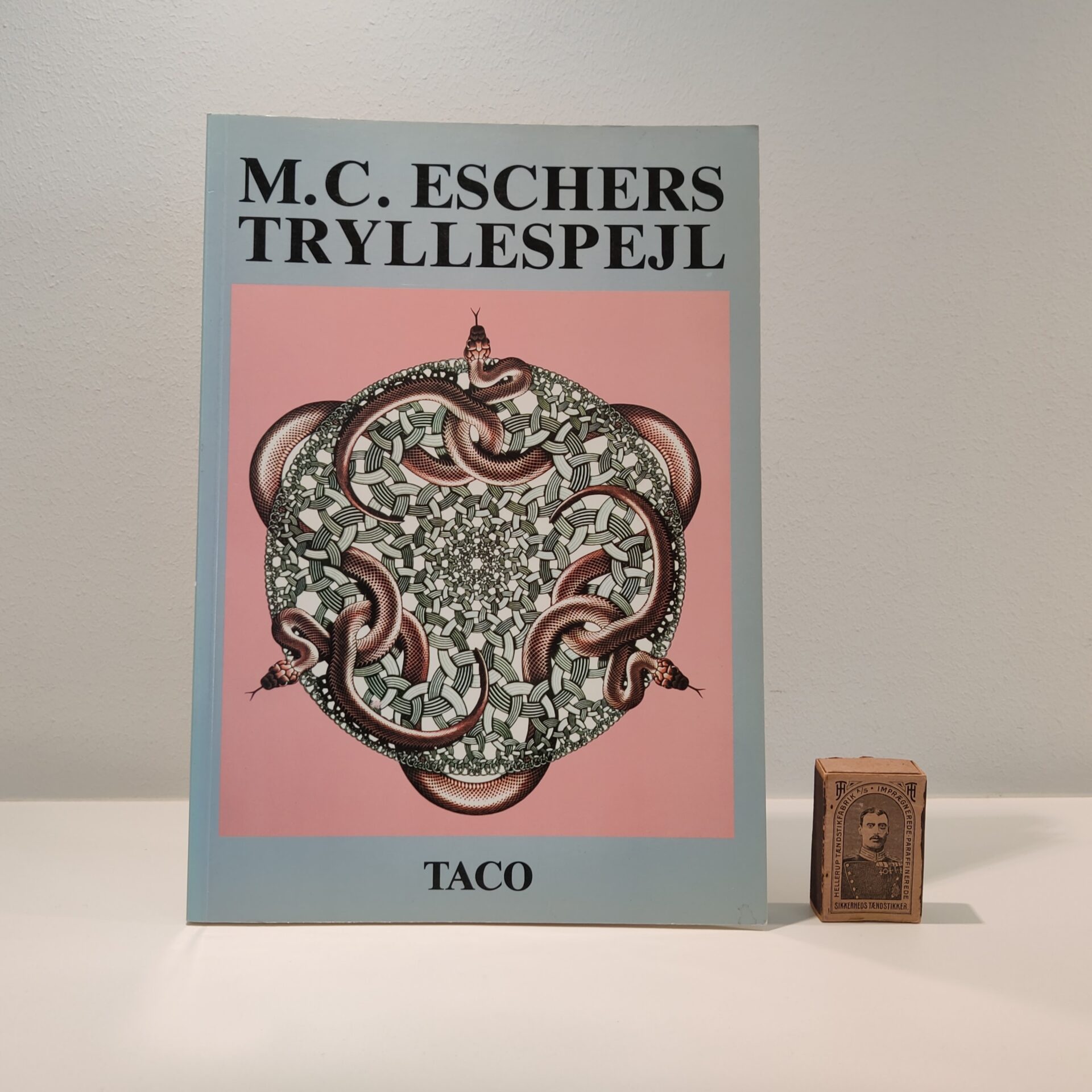 M.C. Eschers tryllespejl af Bruno Ernest