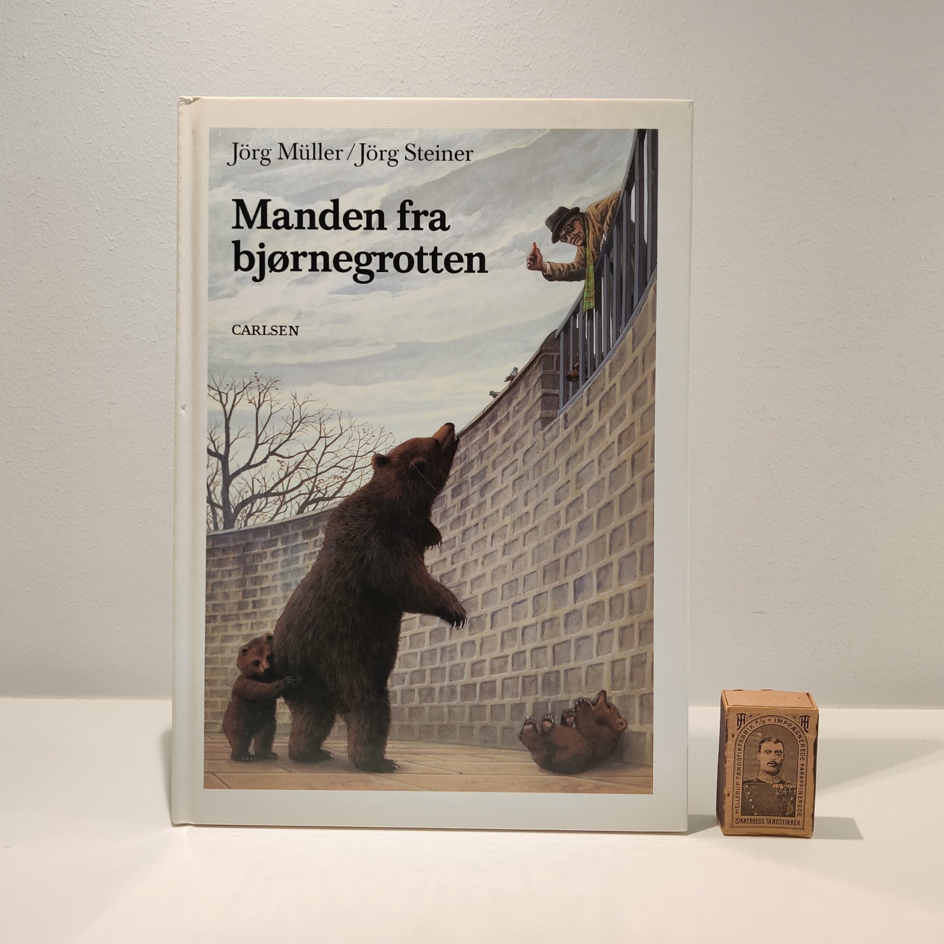 Manden fra Bjørnegrotten af Jörg Müller og Jörg Steiner