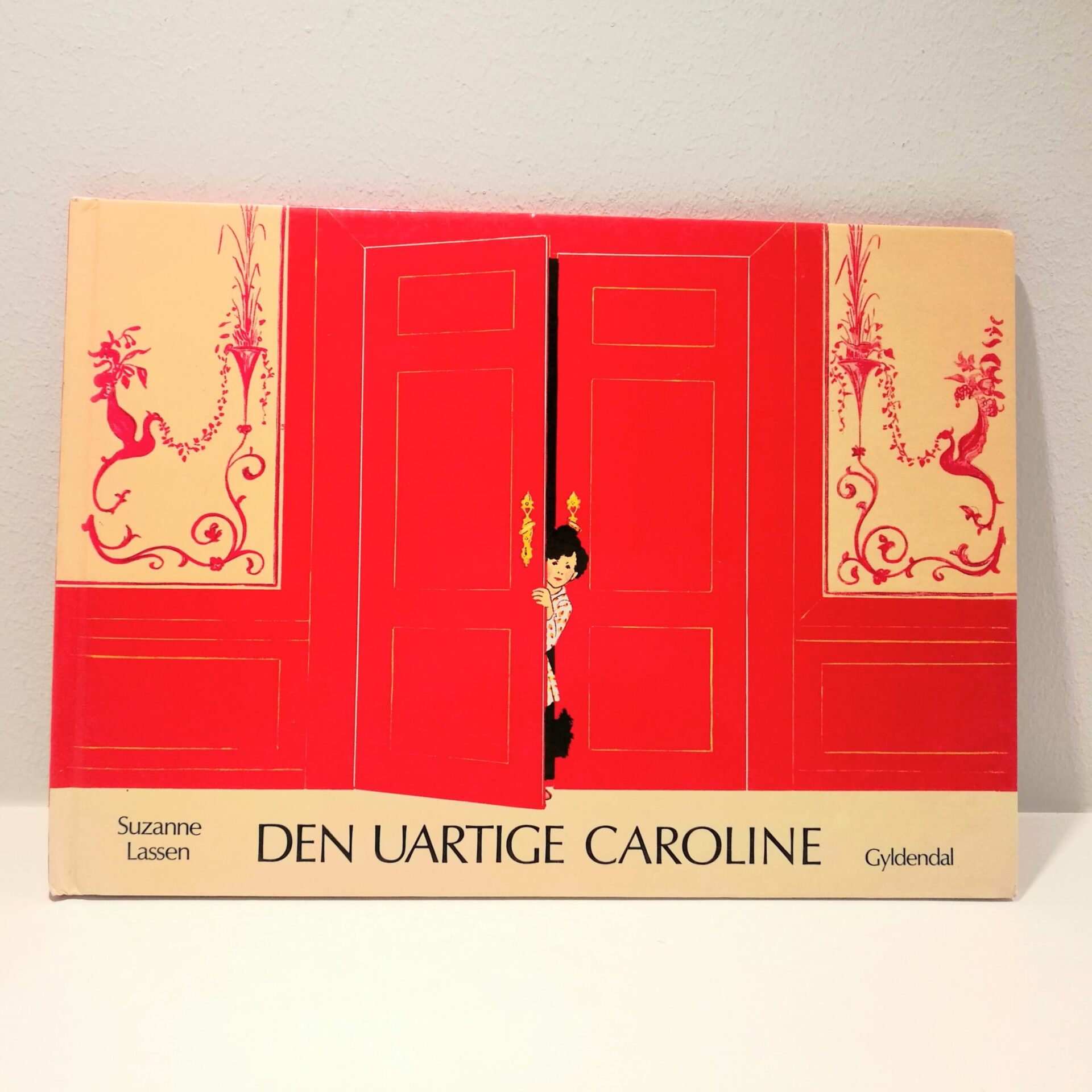 Den uartige Caroline af Suzanne Lassen