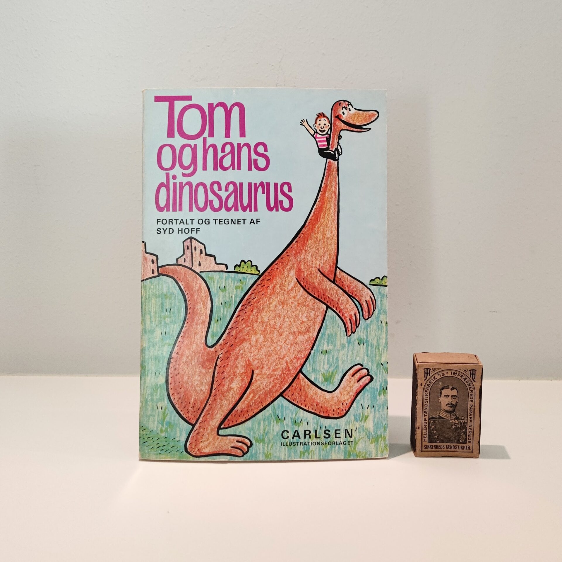 Tom og hans dinosaurus af Syd Hoff