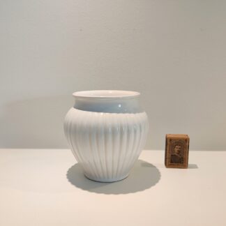 Hvid riflet Hjort vase
